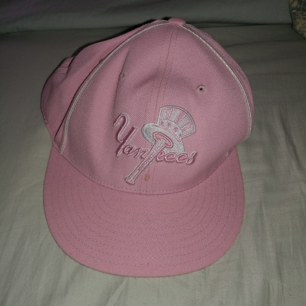 Pink flat-brim Yankees baseball cap